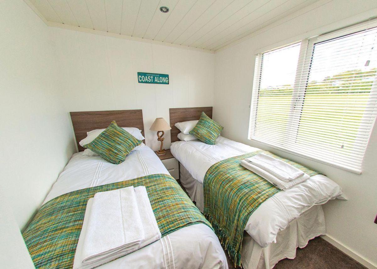 Fishguard Bay Resort Llanllawer 외부 사진